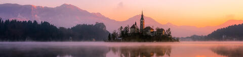 Eine Kirche Eine Kirche